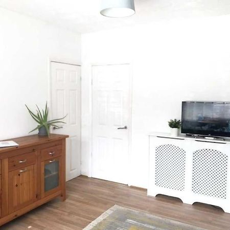 Two Bedroom Terrace House With Parking Kingston upon Hull Bagian luar foto