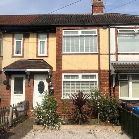 Two Bedroom Terrace House With Parking Kingston upon Hull Bagian luar foto