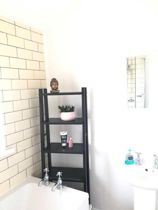 Two Bedroom Terrace House With Parking Kingston upon Hull Bagian luar foto