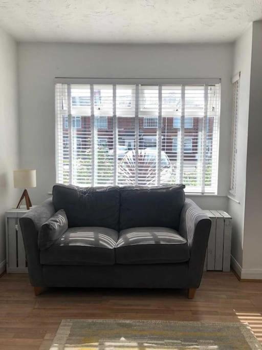 Two Bedroom Terrace House With Parking Kingston upon Hull Bagian luar foto