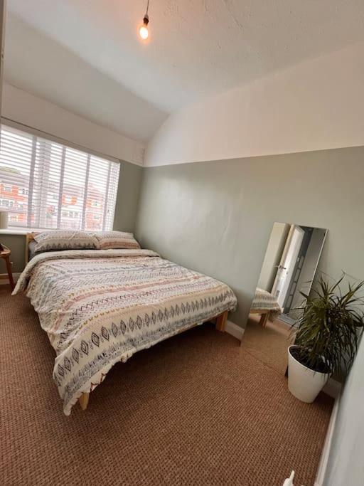 Two Bedroom Terrace House With Parking Kingston upon Hull Bagian luar foto