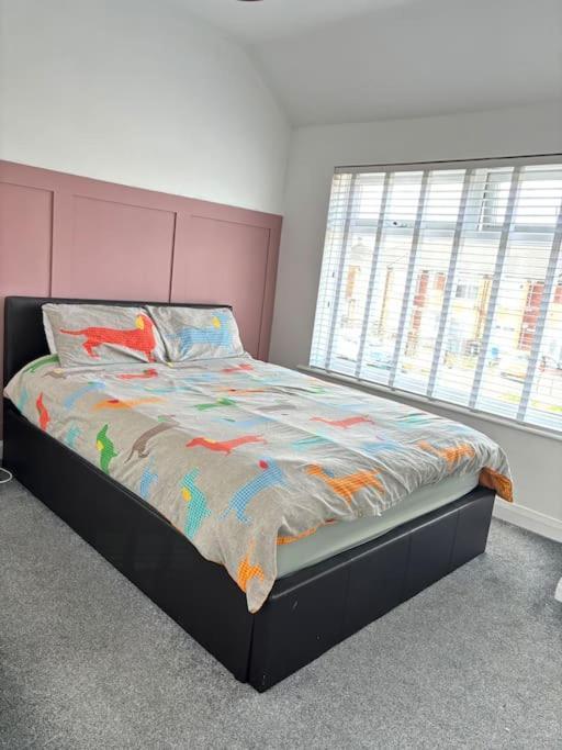 Two Bedroom Terrace House With Parking Kingston upon Hull Bagian luar foto